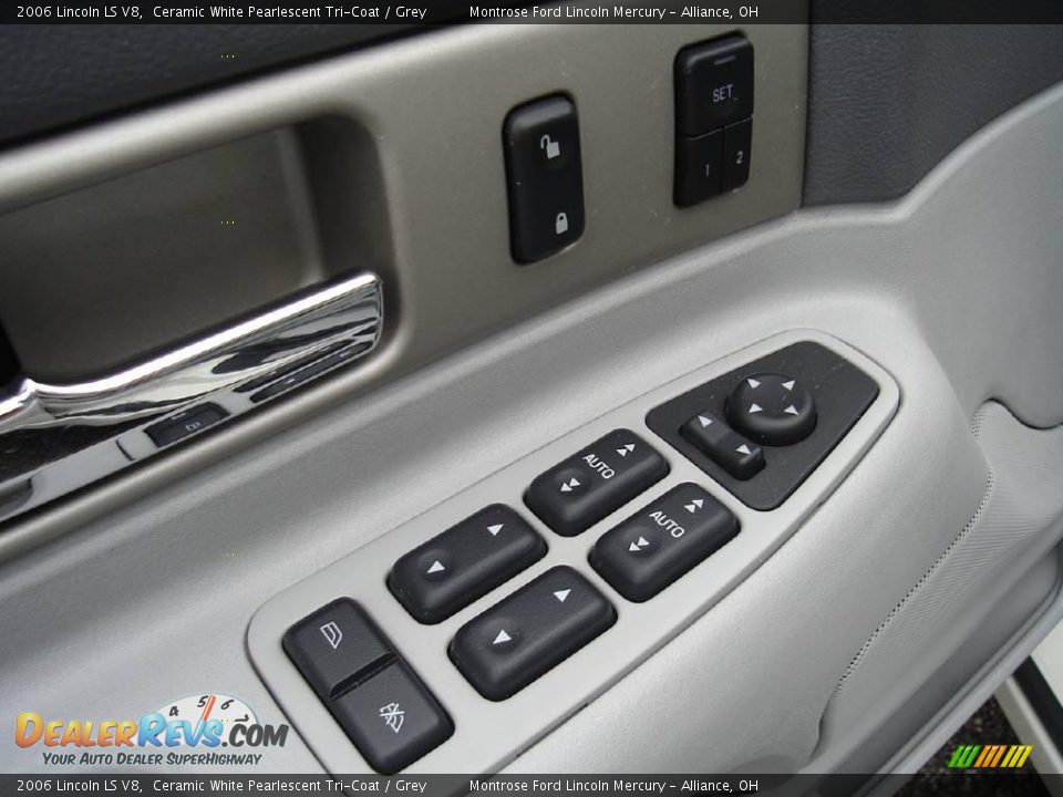 2006 Lincoln LS V8 Ceramic White Pearlescent Tri-Coat / Grey Photo #23