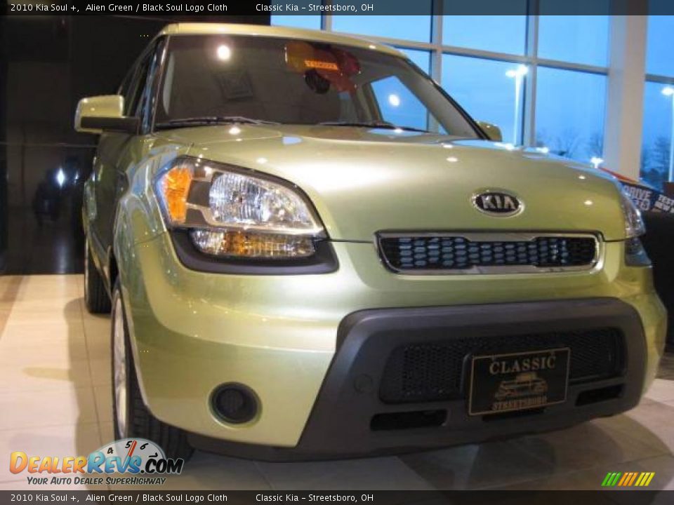 2010 Kia Soul + Alien Green / Black Soul Logo Cloth Photo #2