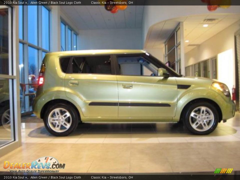 2010 Kia Soul + Alien Green / Black Soul Logo Cloth Photo #3