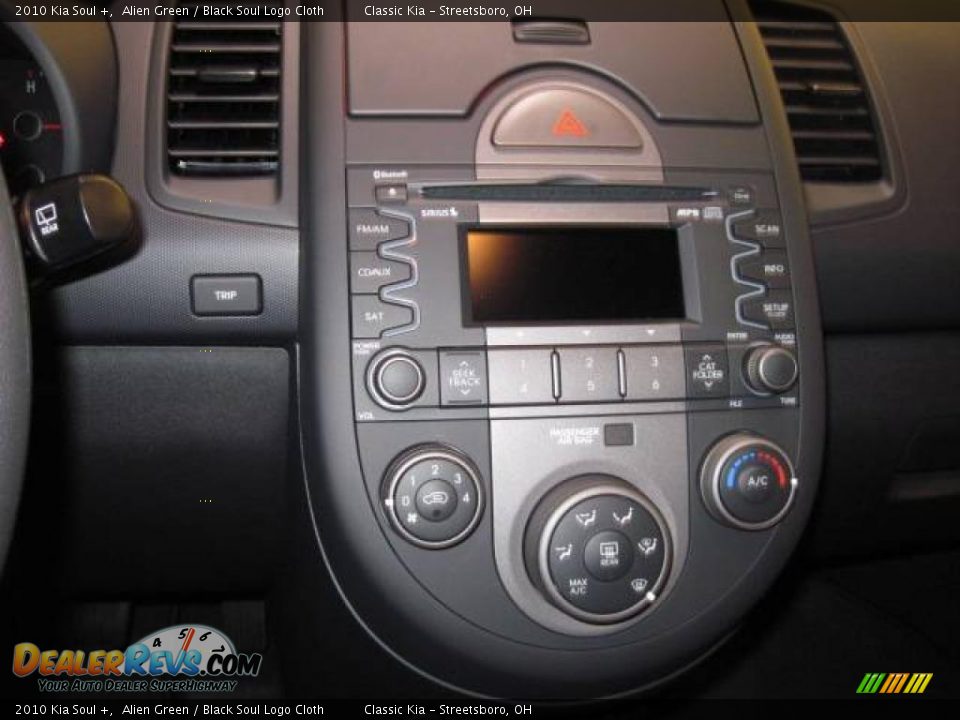 2010 Kia Soul + Alien Green / Black Soul Logo Cloth Photo #8