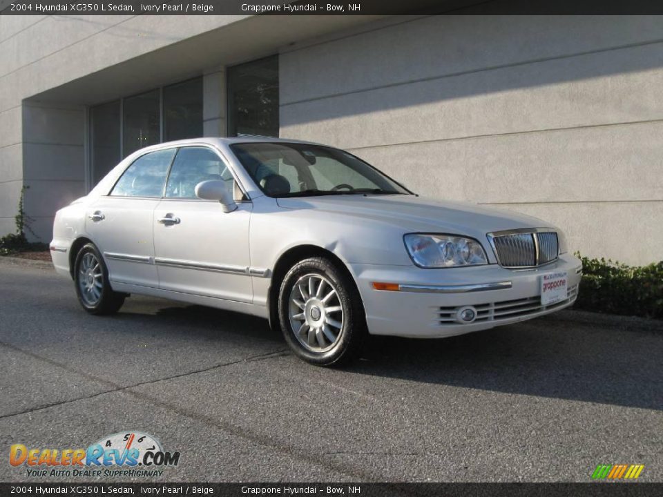 2004 Hyundai XG350 L Sedan Ivory Pearl / Beige Photo #1