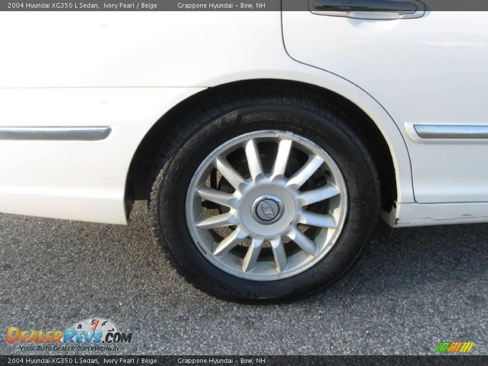 2004 Hyundai XG350 L Sedan Ivory Pearl / Beige Photo #4