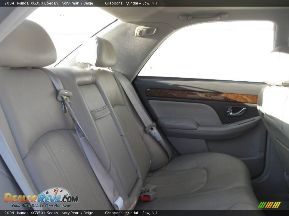 2004 Hyundai XG350 L Sedan Ivory Pearl / Beige Photo #5