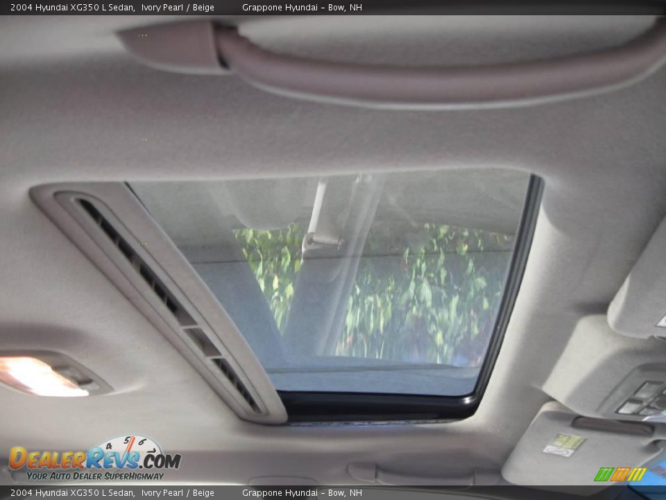 2004 Hyundai XG350 L Sedan Ivory Pearl / Beige Photo #7