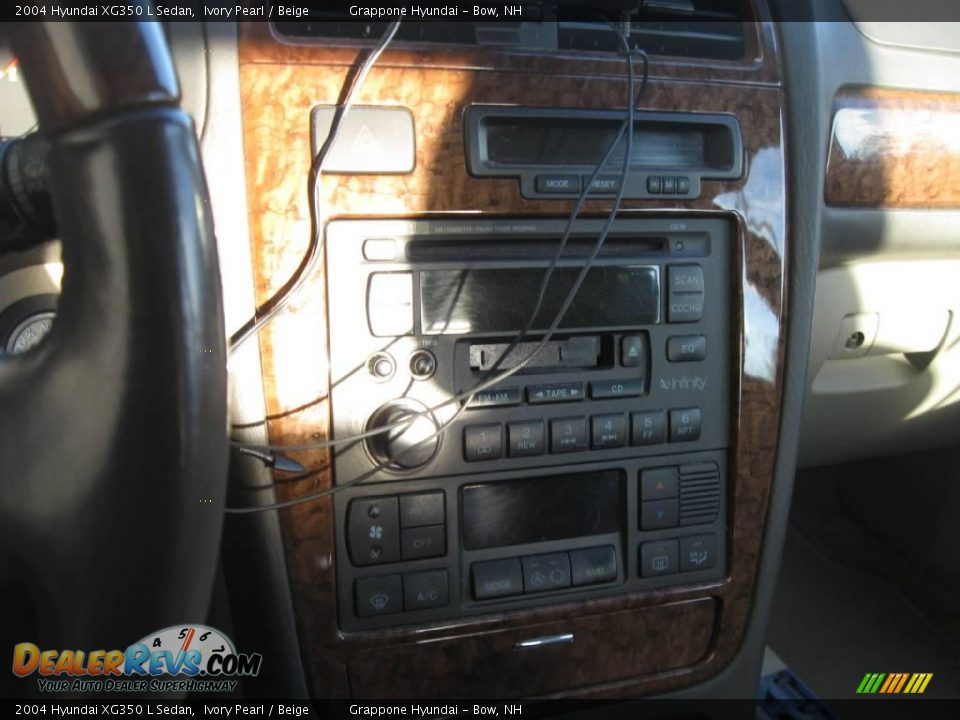 2004 Hyundai XG350 L Sedan Ivory Pearl / Beige Photo #9