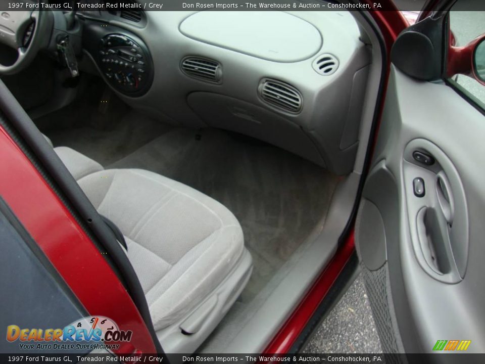1997 Ford Taurus GL Toreador Red Metallic / Grey Photo #17