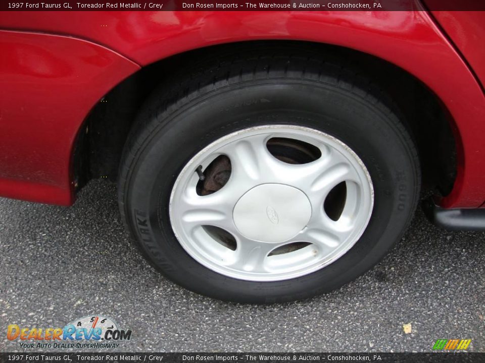 1997 Ford Taurus GL Toreador Red Metallic / Grey Photo #24
