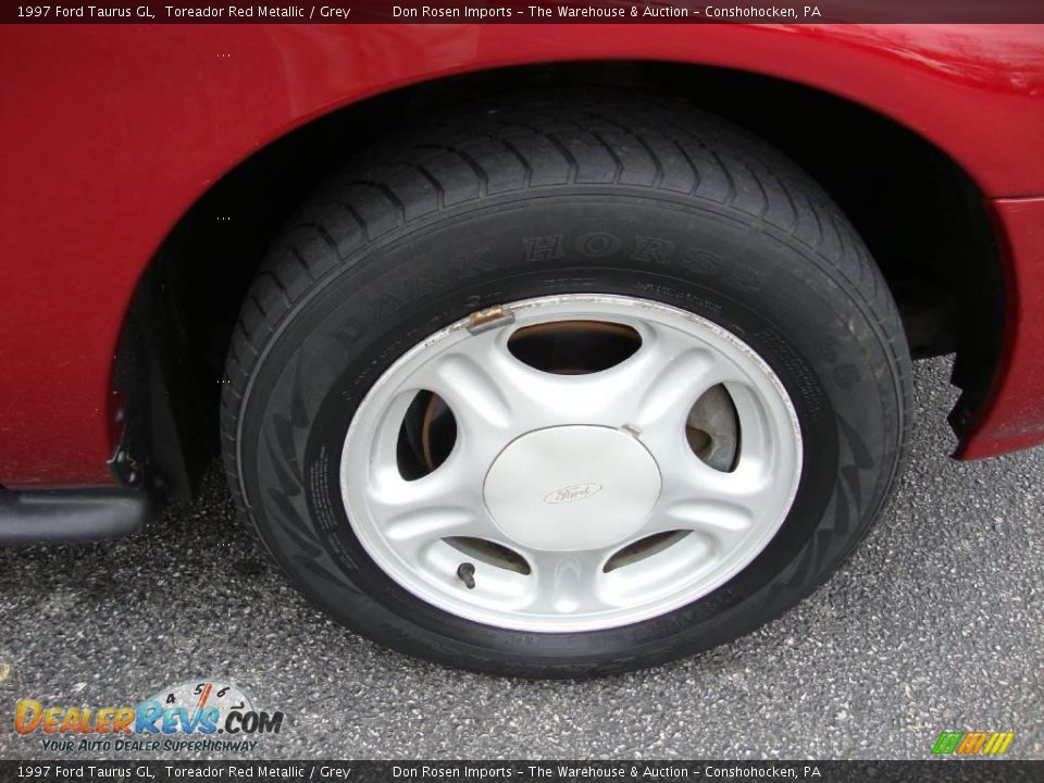 1997 Ford Taurus GL Toreador Red Metallic / Grey Photo #25