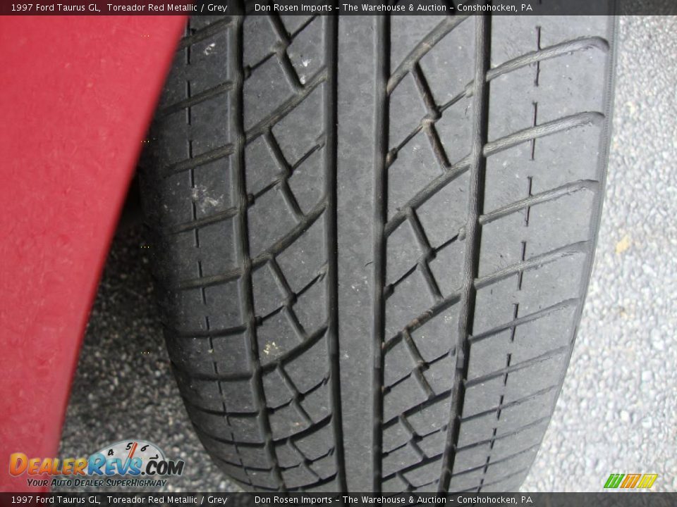 1997 Ford Taurus GL Toreador Red Metallic / Grey Photo #28