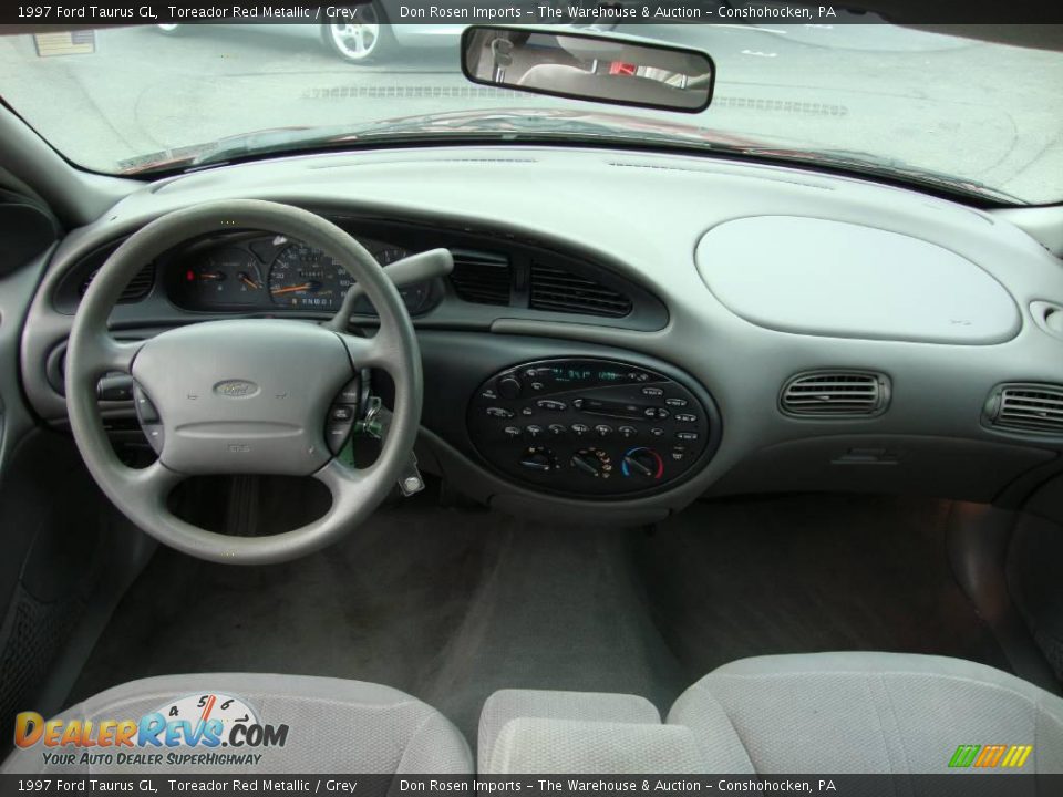 1997 Ford Taurus GL Toreador Red Metallic / Grey Photo #33