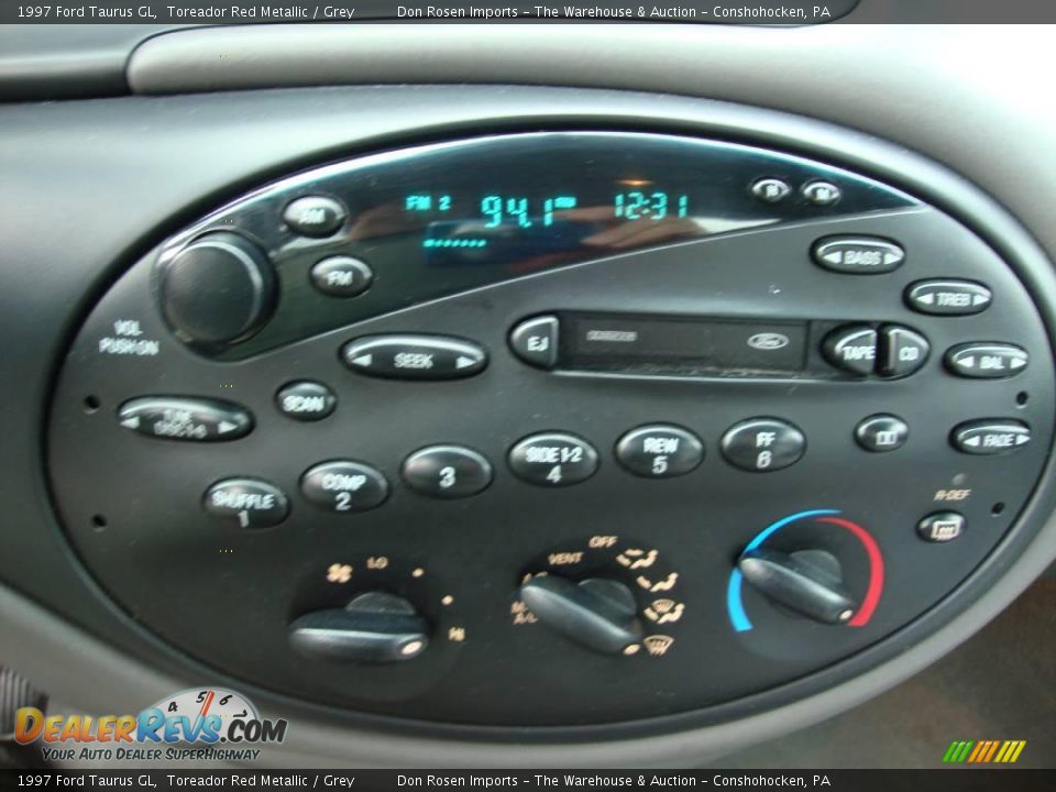 1997 Ford Taurus GL Toreador Red Metallic / Grey Photo #35