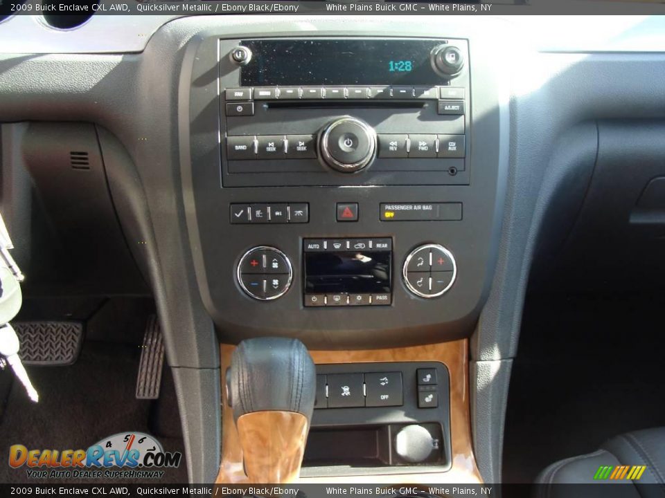 2009 Buick Enclave CXL AWD Quicksilver Metallic / Ebony Black/Ebony Photo #22