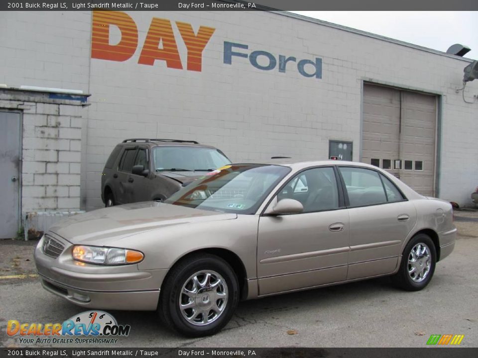 2001 Buick Regal LS Light Sandrift Metallic / Taupe Photo #1