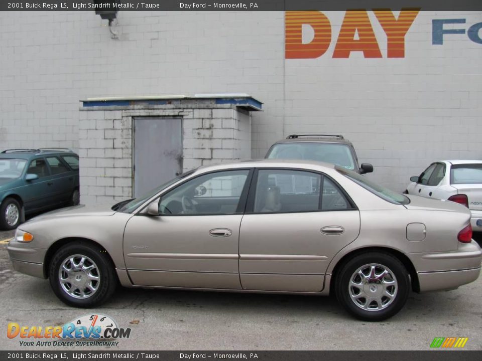 2001 Buick Regal LS Light Sandrift Metallic / Taupe Photo #2