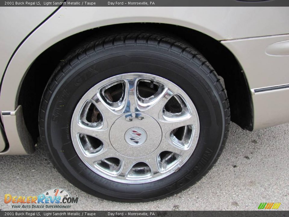 2001 Buick Regal LS Light Sandrift Metallic / Taupe Photo #3