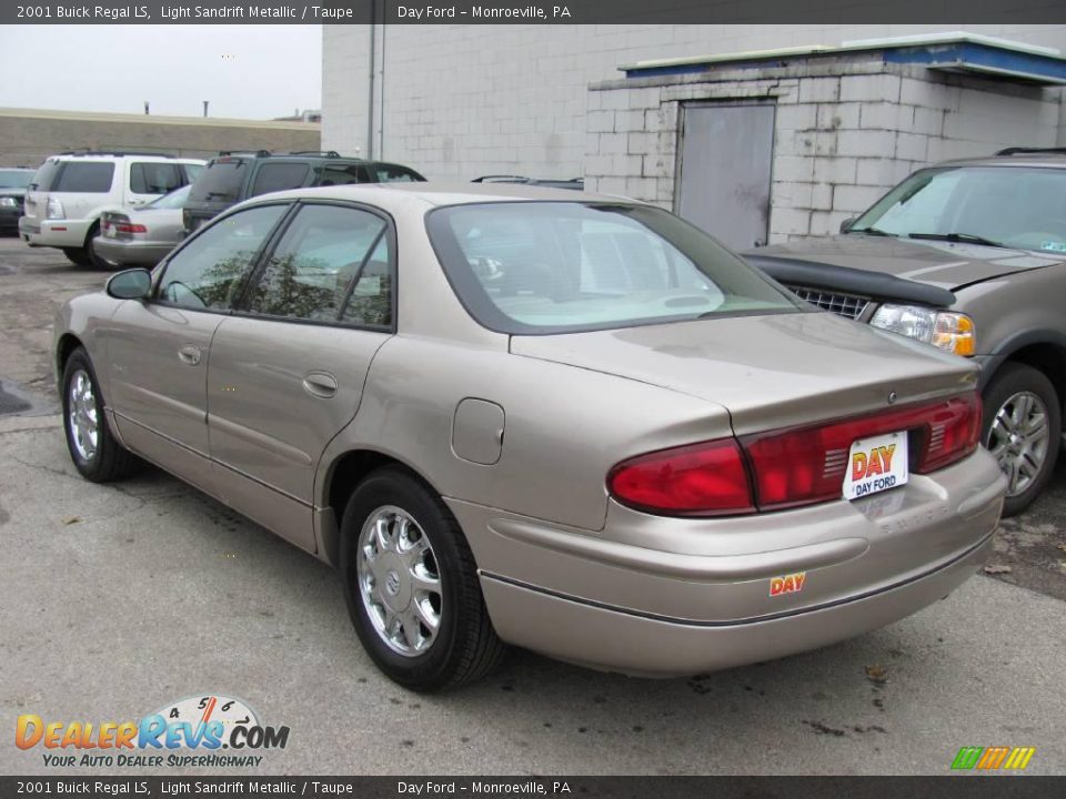 2001 Buick Regal LS Light Sandrift Metallic / Taupe Photo #4