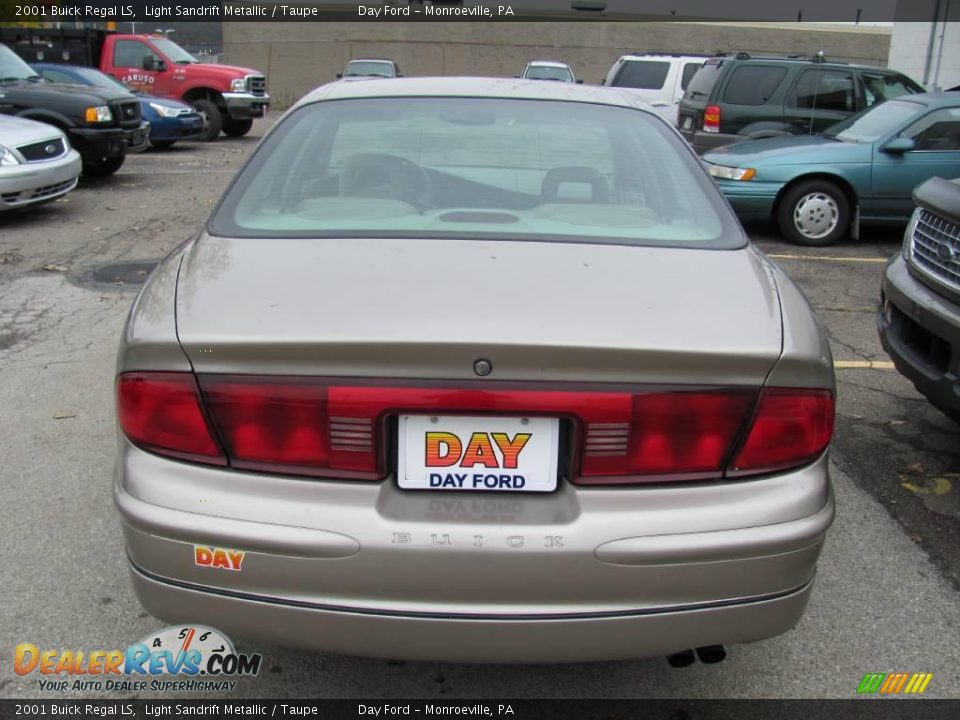 2001 Buick Regal LS Light Sandrift Metallic / Taupe Photo #5