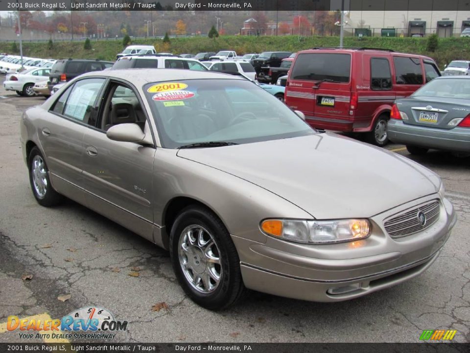 2001 Buick Regal LS Light Sandrift Metallic / Taupe Photo #6