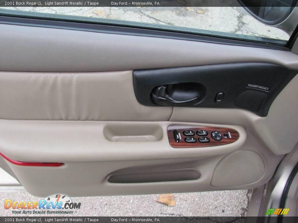 2001 Buick Regal LS Light Sandrift Metallic / Taupe Photo #7