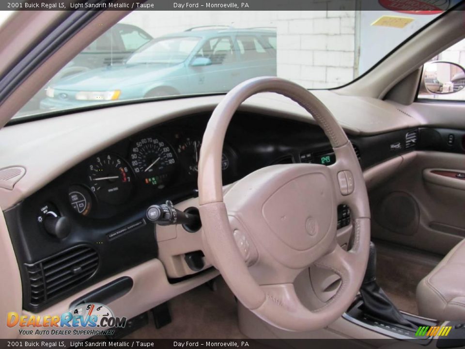 2001 Buick Regal LS Light Sandrift Metallic / Taupe Photo #8