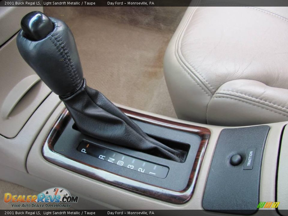 2001 Buick Regal LS Light Sandrift Metallic / Taupe Photo #10