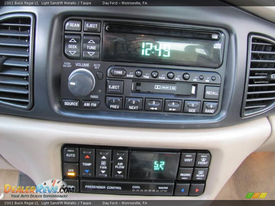 2001 Buick Regal LS Light Sandrift Metallic / Taupe Photo #11