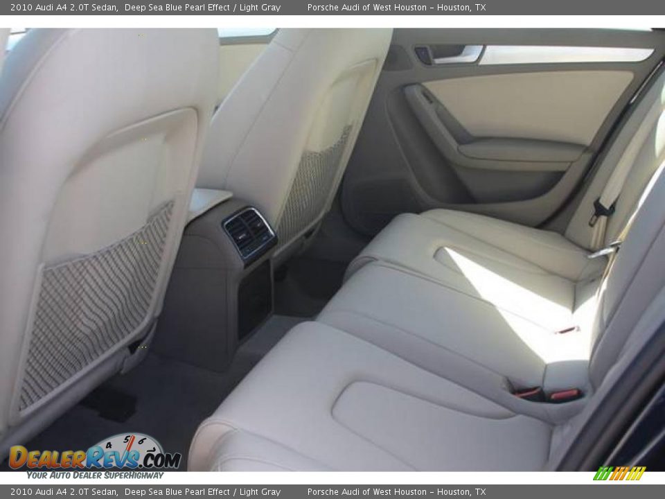 2010 Audi A4 2.0T Sedan Deep Sea Blue Pearl Effect / Light Gray Photo #10