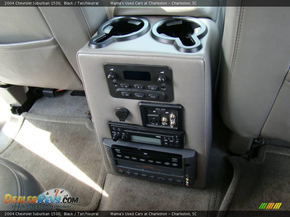 2004 Chevrolet Suburban 1500 Black / Tan/Neutral Photo #15