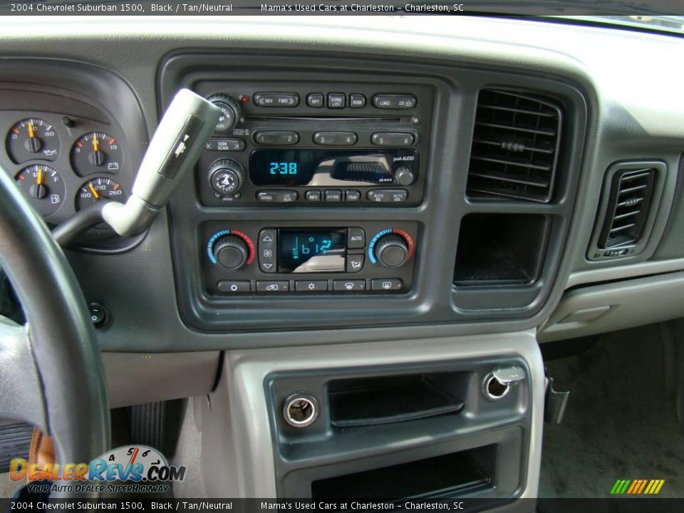 2004 Chevrolet Suburban 1500 Black / Tan/Neutral Photo #18
