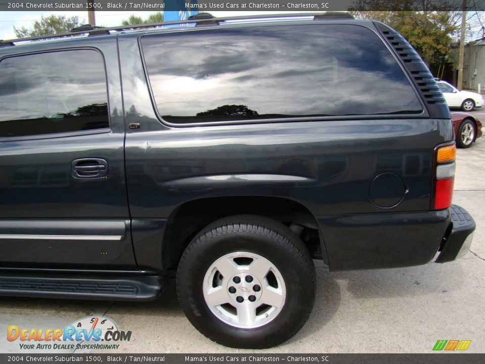 2004 Chevrolet Suburban 1500 Black / Tan/Neutral Photo #26