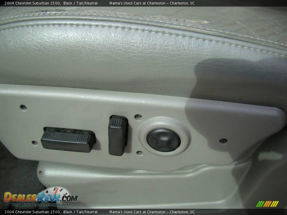 2004 Chevrolet Suburban 1500 Black / Tan/Neutral Photo #32