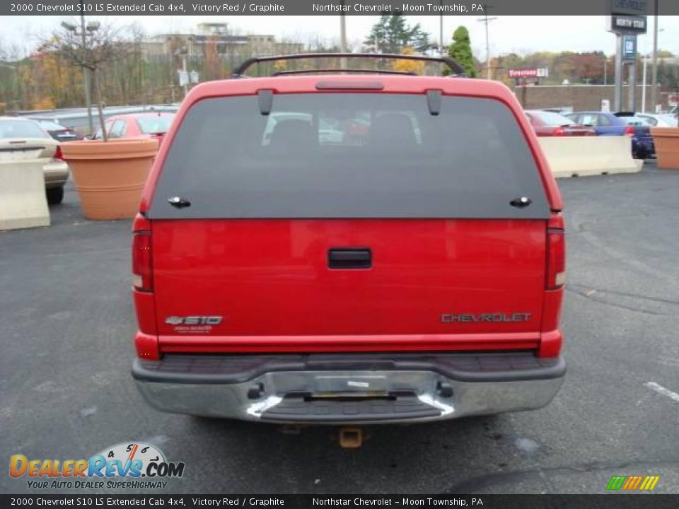 2000 Chevrolet S10 LS Extended Cab 4x4 Victory Red / Graphite Photo #4