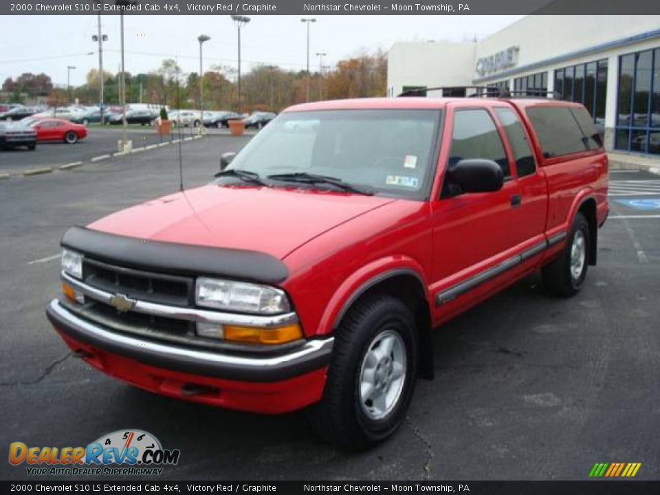 2000 Chevrolet S10 LS Extended Cab 4x4 Victory Red / Graphite Photo #7