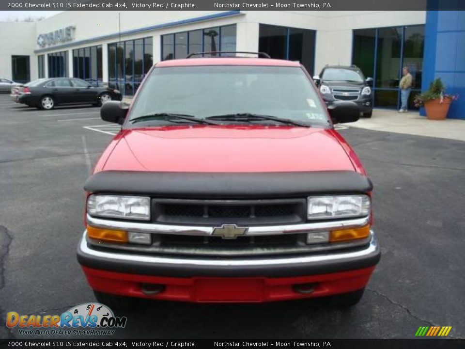 2000 Chevrolet S10 LS Extended Cab 4x4 Victory Red / Graphite Photo #8