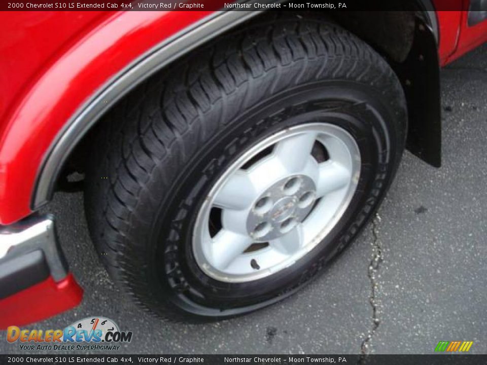 2000 Chevrolet S10 LS Extended Cab 4x4 Victory Red / Graphite Photo #9