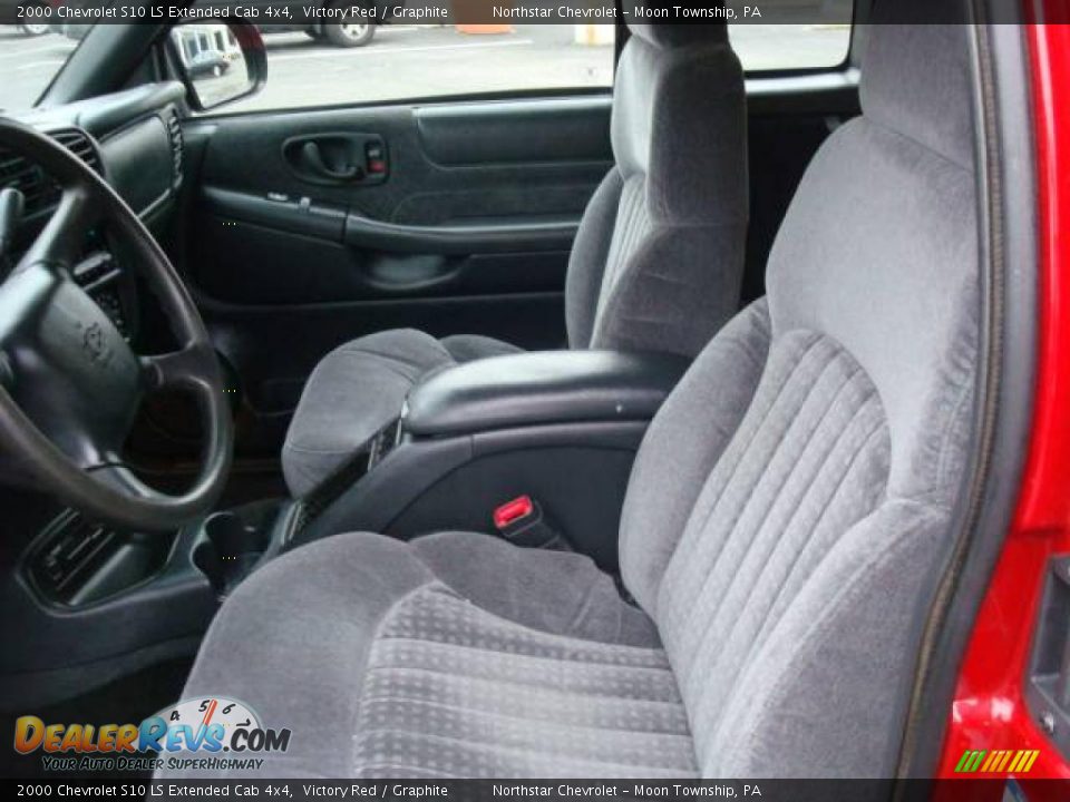 2000 Chevrolet S10 LS Extended Cab 4x4 Victory Red / Graphite Photo #10