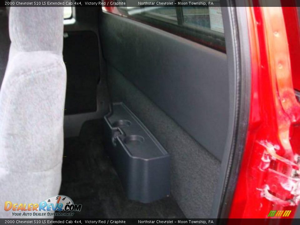2000 Chevrolet S10 LS Extended Cab 4x4 Victory Red / Graphite Photo #11