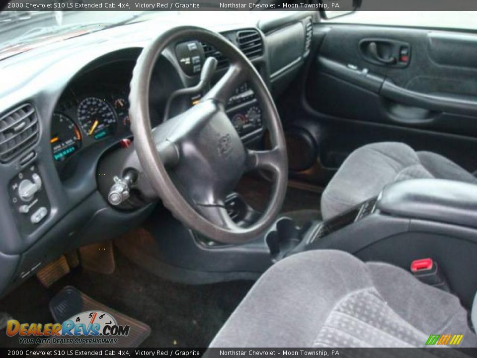2000 Chevrolet S10 LS Extended Cab 4x4 Victory Red / Graphite Photo #14
