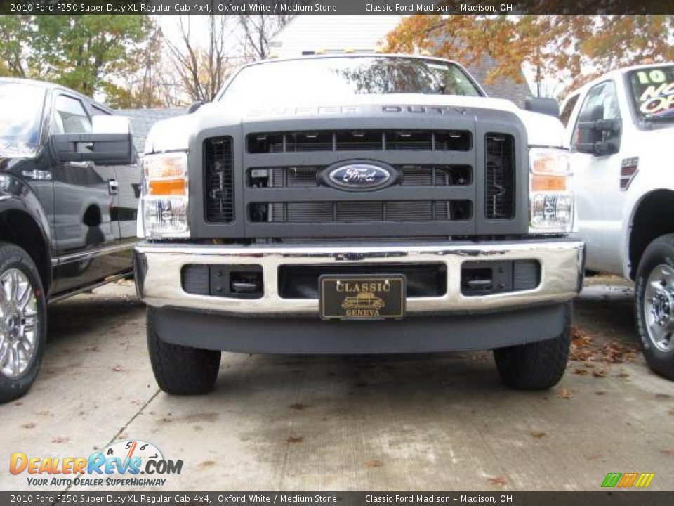 2010 Ford F250 Super Duty XL Regular Cab 4x4 Oxford White / Medium Stone Photo #2