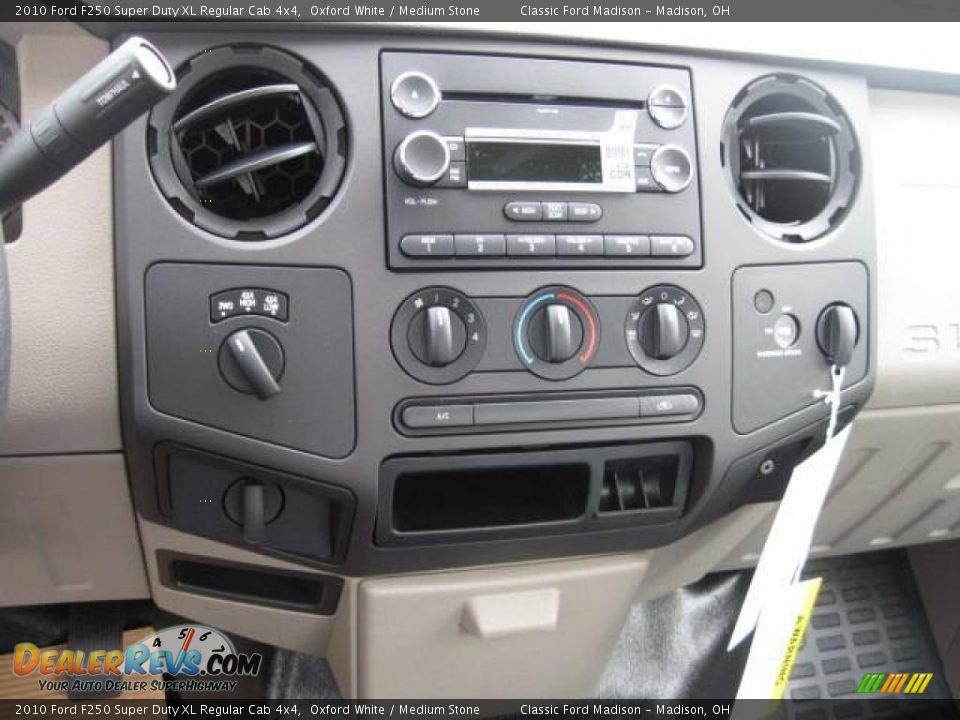 2010 Ford F250 Super Duty XL Regular Cab 4x4 Oxford White / Medium Stone Photo #8
