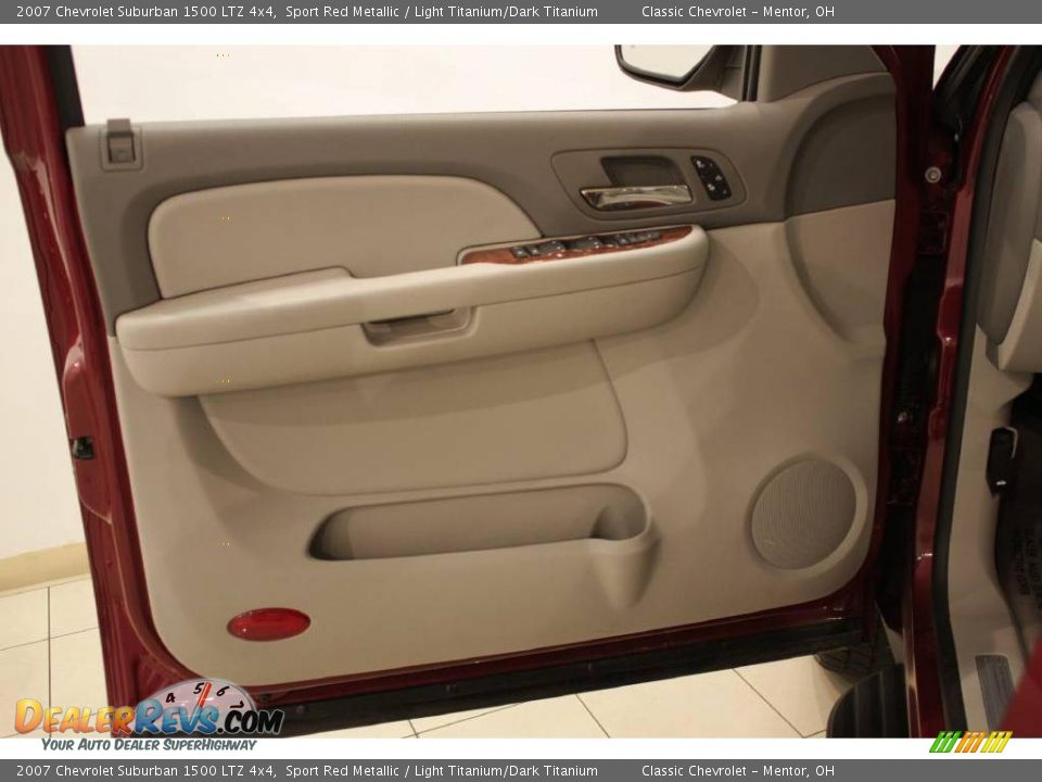 2007 Chevrolet Suburban 1500 LTZ 4x4 Sport Red Metallic / Light Titanium/Dark Titanium Photo #7