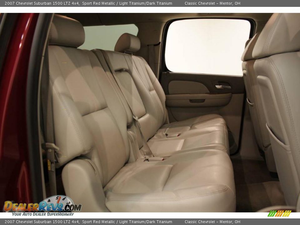 2007 Chevrolet Suburban 1500 LTZ 4x4 Sport Red Metallic / Light Titanium/Dark Titanium Photo #17