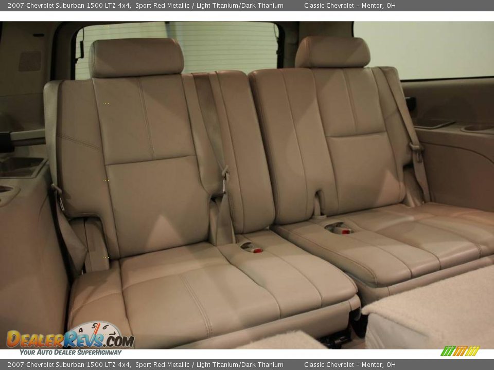 2007 Chevrolet Suburban 1500 LTZ 4x4 Sport Red Metallic / Light Titanium/Dark Titanium Photo #18