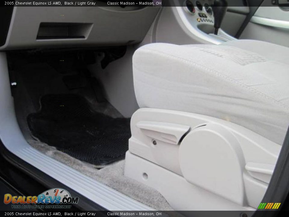 2005 Chevrolet Equinox LS AWD Black / Light Gray Photo #13