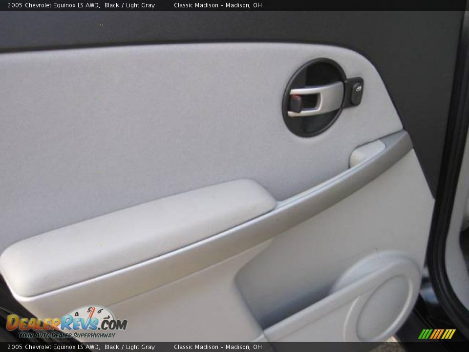 2005 Chevrolet Equinox LS AWD Black / Light Gray Photo #16