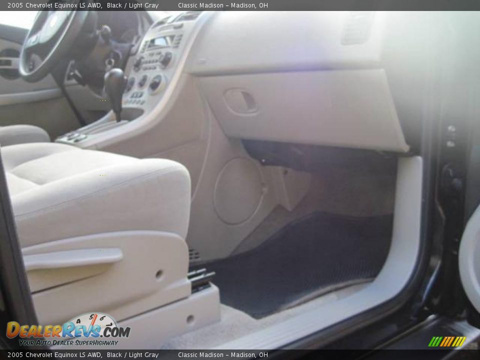 2005 Chevrolet Equinox LS AWD Black / Light Gray Photo #19