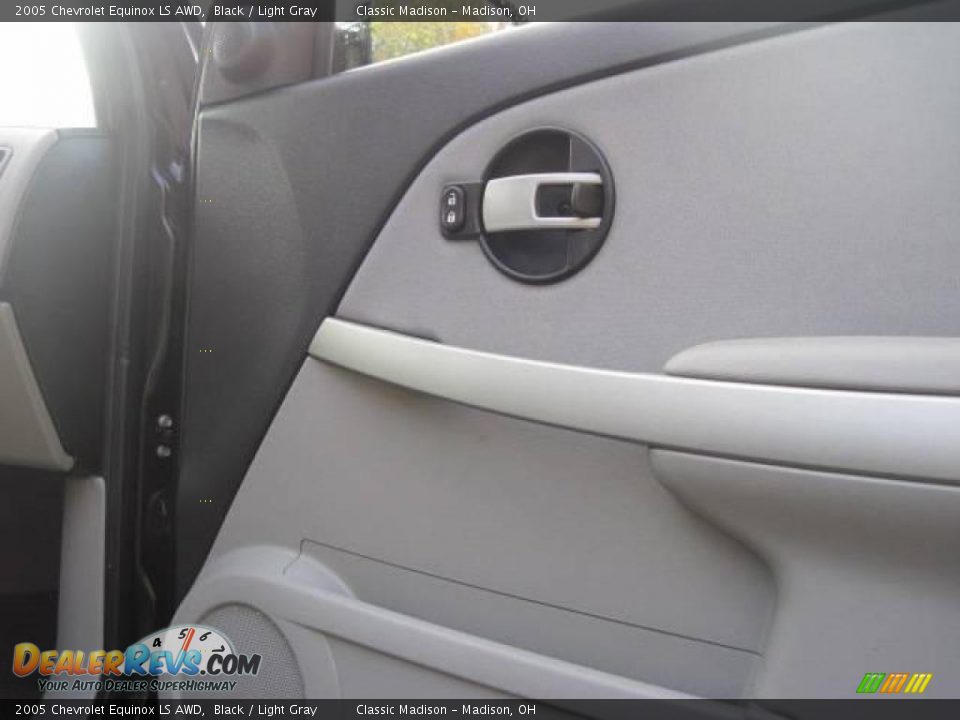 2005 Chevrolet Equinox LS AWD Black / Light Gray Photo #20