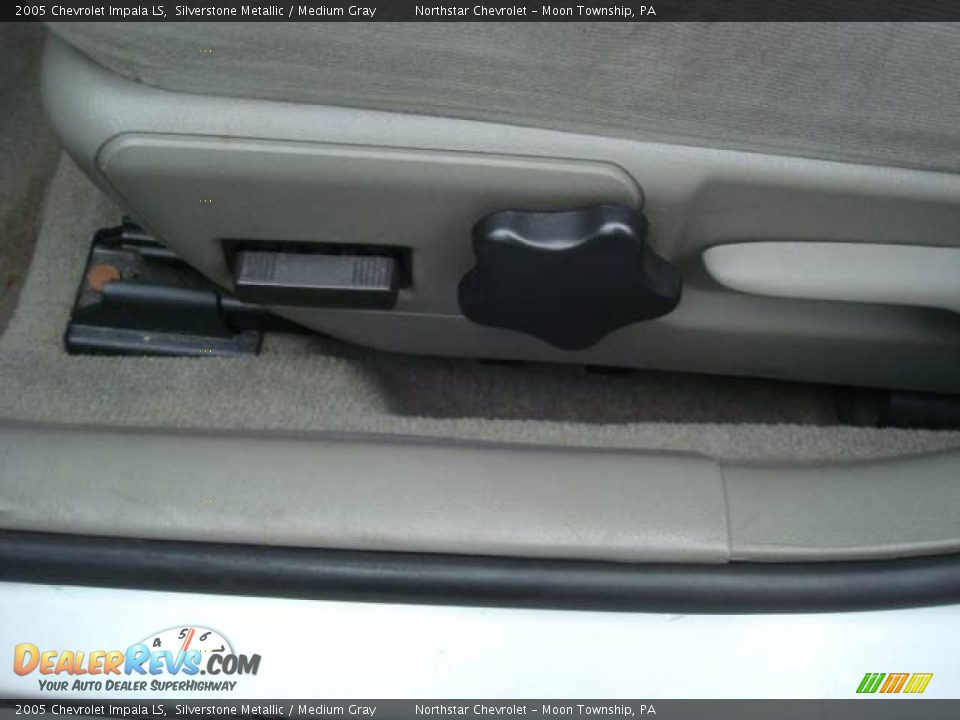 2005 Chevrolet Impala LS Silverstone Metallic / Medium Gray Photo #15