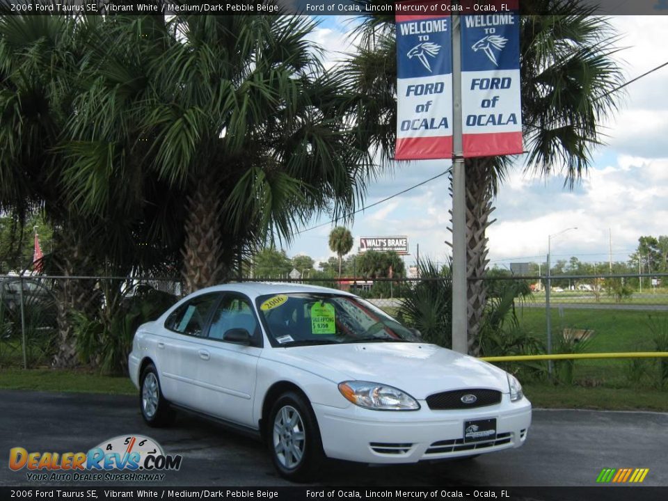 2006 Ford Taurus SE Vibrant White / Medium/Dark Pebble Beige Photo #1