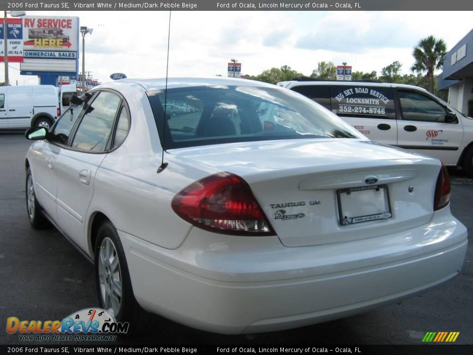 2006 Ford Taurus SE Vibrant White / Medium/Dark Pebble Beige Photo #5